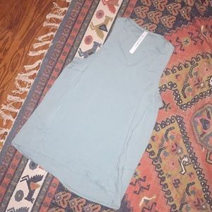 Lululemon tank size 4